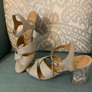 Grey animal print chunky heels. Size 7.5. Brand: New Directions.